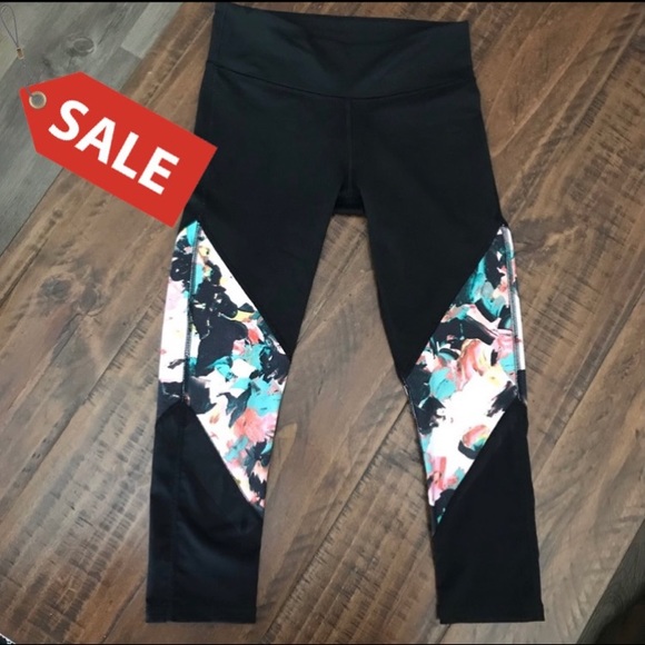 Fabletics Pants - 🛍2/$15-3/$20 Fabletics Capri Leggings XXS